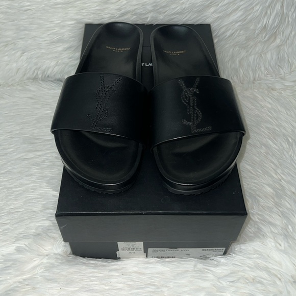 Saint Laurent - Picture 1 of 4